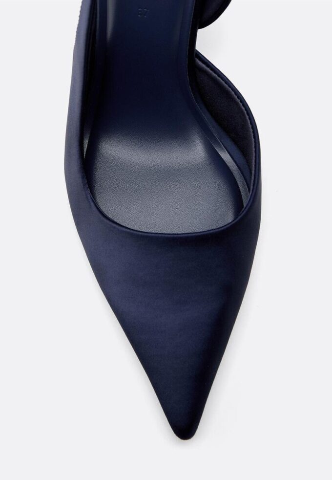 Absatzschuhe in Satinoptik