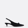 Absatzschuhe mit Kitten-Heel und Cut-Out-Details