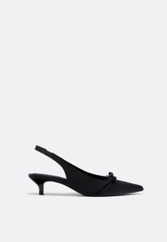 Absatzschuhe mit Kitten-Heel und Cut-Out-Details