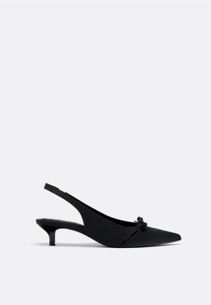 Absatzschuhe mit Kitten-Heel und Cut-Out-Details