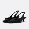 Absatzschuhe mit Kitten-Heel und Cut-Out-Details