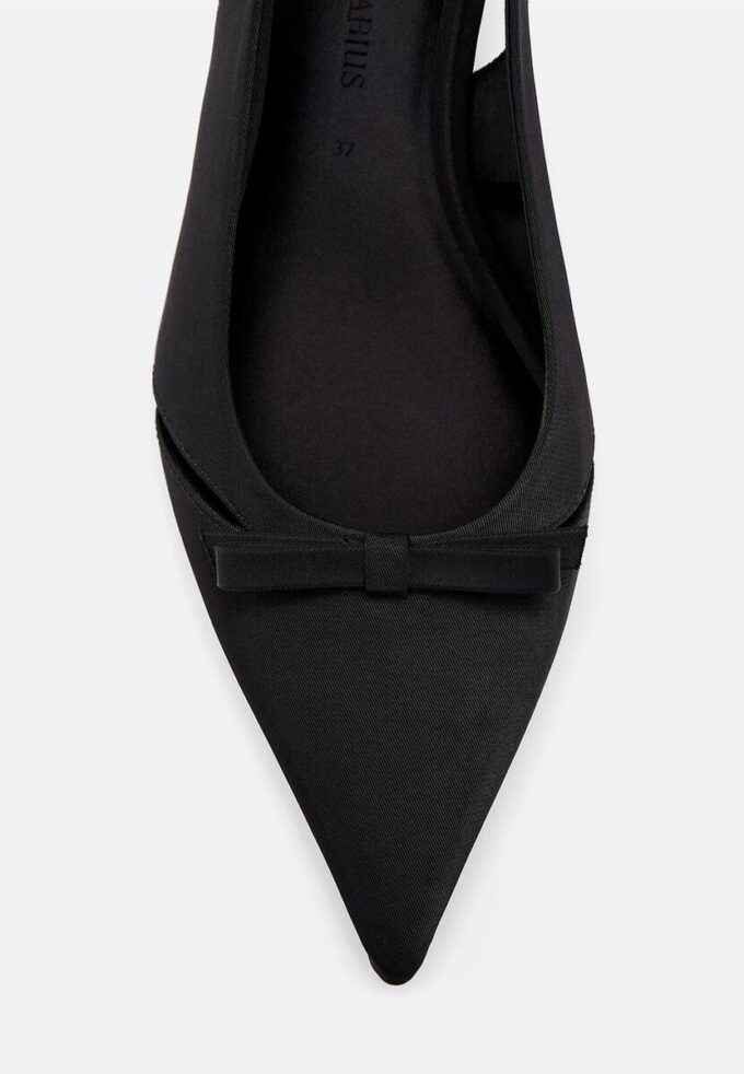 Absatzschuhe mit Kitten-Heel und Cut-Out-Details