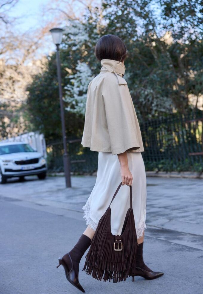 Asymmetrischer Rock aus Satin