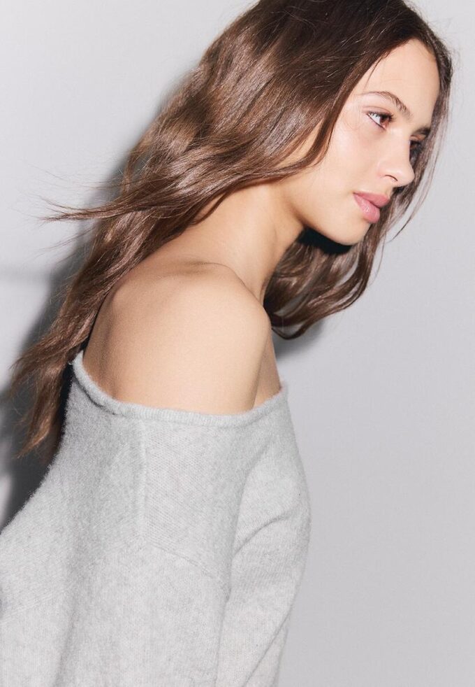 Asymmetrischer Strickpullover Asymmetrischer Strickpullover
