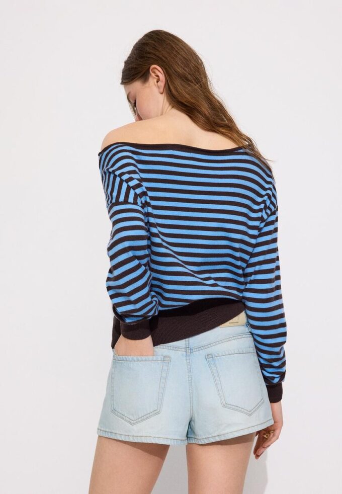 Asymmetrischer Strickpullover Asymmetrischer Strickpullover