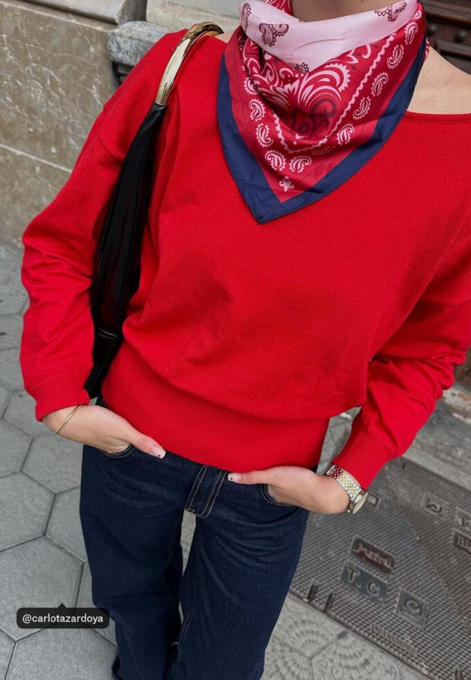 Asymmetrischer Strickpullover Asymmetrischer Strickpullover