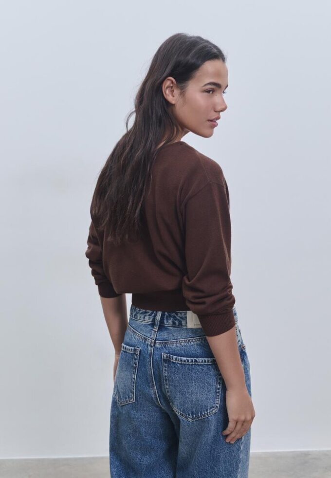 Asymmetrischer Strickpullover Asymmetrischer Strickpullover