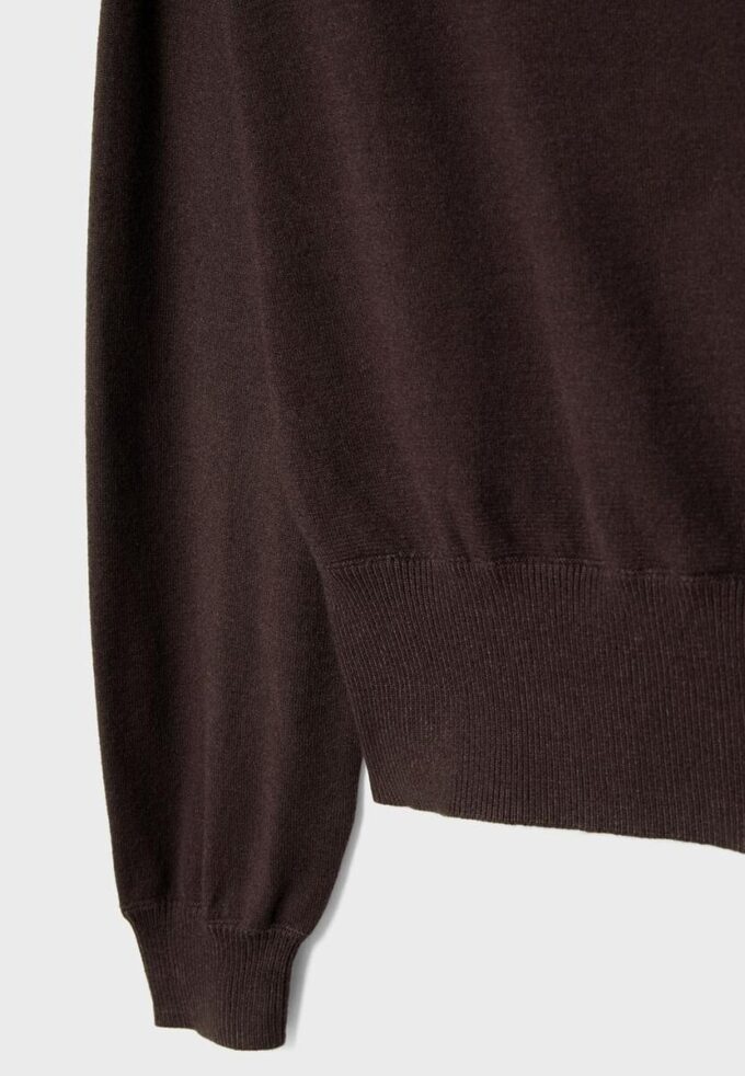 Asymmetrischer Strickpullover Asymmetrischer Strickpullover