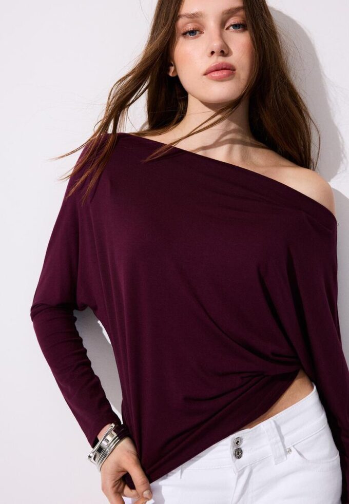Asymmetrisches T-Shirt aus Modal Asymmetrisches T-Shirt aus Modal