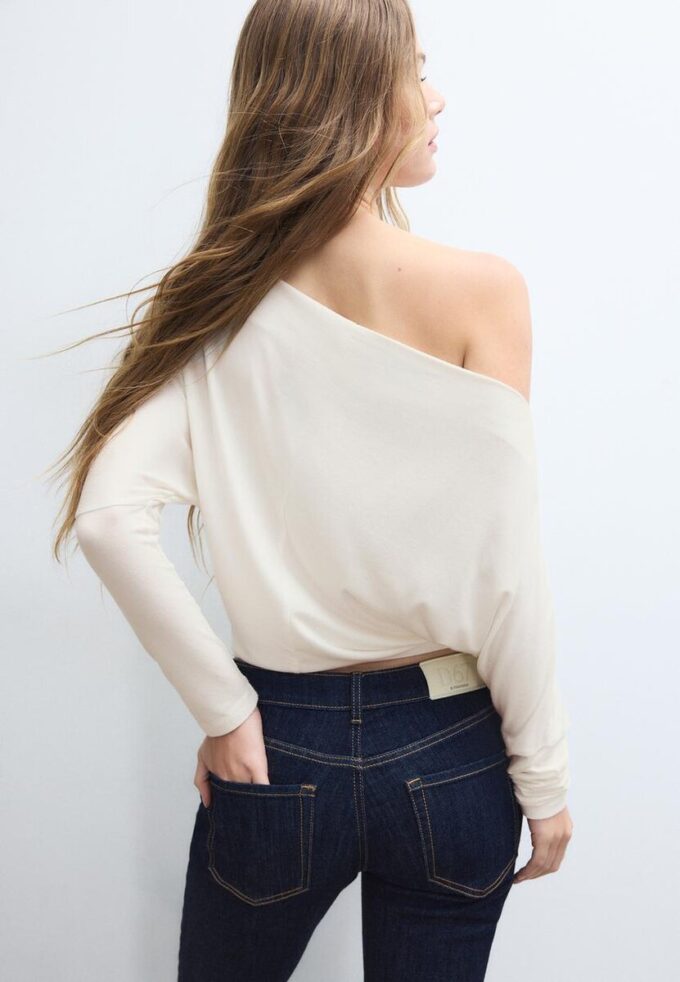 Asymmetrisches T-Shirt aus Modal Asymmetrisches T-Shirt aus Modal
