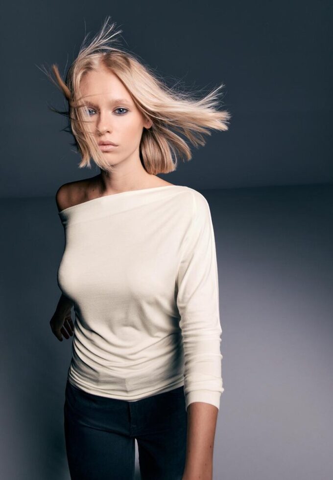 Asymmetrisches T-Shirt aus Modal Asymmetrisches T-Shirt aus Modal