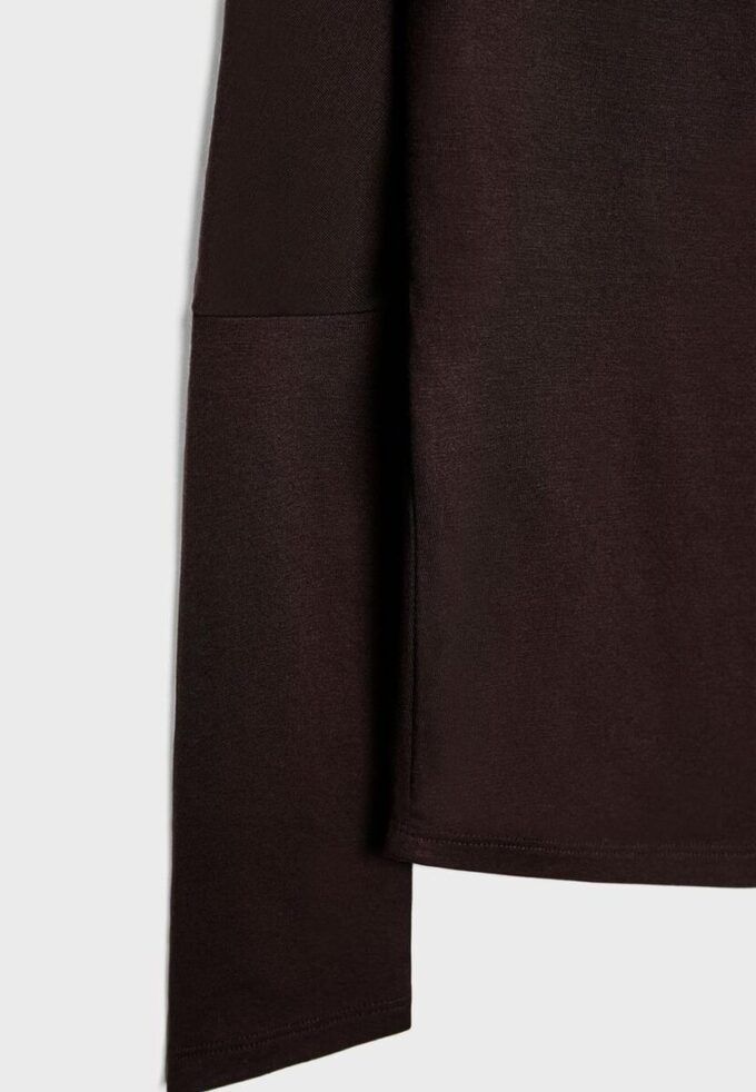 Asymmetrisches T-Shirt aus Modal Asymmetrisches T-Shirt aus Modal