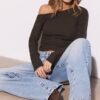 Asymmetrisches T-Shirt mit gerafftem Detail Asymmetrisches T-Shirt mit gerafftem Detail