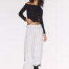 Asymmetrisches T-Shirt mit gerafftem Detail Asymmetrisches T-Shirt mit gerafftem Detail