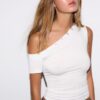 Asymmetrisches T-Shirt mit Knöpfen Asymmetrisches T-Shirt mit Knöpfen