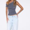 Asymmetrisches T-Shirt mit Knöpfen Asymmetrisches T-Shirt mit Knöpfen
