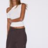 Asymmetrisches T-Shirt mit Knöpfen Asymmetrisches T-Shirt mit Knöpfen