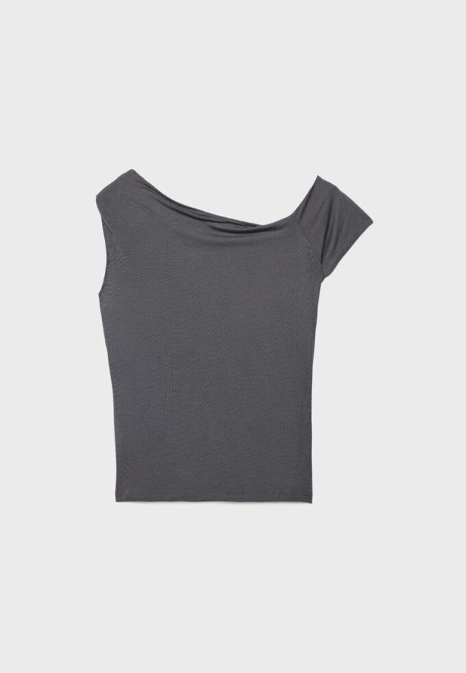 Asymmetrisches T-Shirt mit Knöpfen Asymmetrisches T-Shirt mit Knöpfen