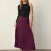 Asymmetrisches T-Shirt mit Metallschnalle Asymmetrisches T-Shirt mit Metallschnalle