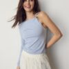 Asymmetrisches T-Shirt mit Metallschnalle Asymmetrisches T-Shirt mit Metallschnalle