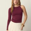 Asymmetrisches T-Shirt mit Metallschnalle Asymmetrisches T-Shirt mit Metallschnalle