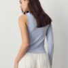 Asymmetrisches T-Shirt mit Metallschnalle Asymmetrisches T-Shirt mit Metallschnalle