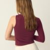 Asymmetrisches T-Shirt mit Metallschnalle Asymmetrisches T-Shirt mit Metallschnalle