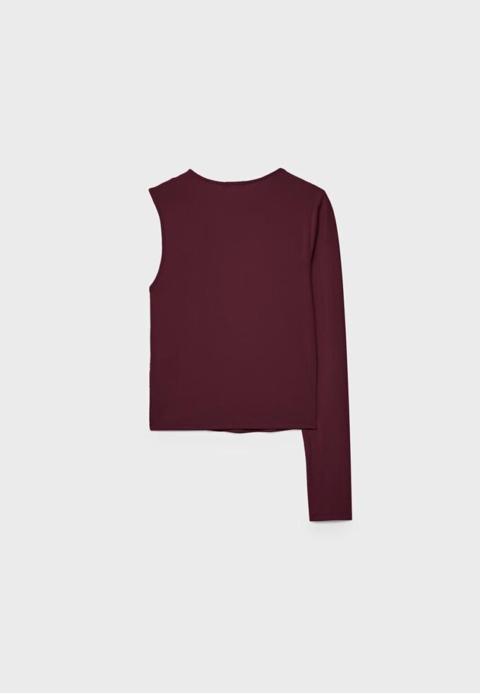 Asymmetrisches T-Shirt mit Metallschnalle Asymmetrisches T-Shirt mit Metallschnalle