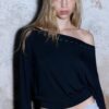 Asymmetrisches T-Shirt mit Nieten Asymmetrisches T-Shirt mit Nieten