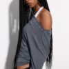 Asymmetrisches T-Shirt mit Nieten Asymmetrisches T-Shirt mit Nieten