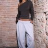 Asymmetrisches T-Shirt mit Nieten Asymmetrisches T-Shirt mit Nieten