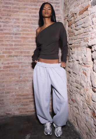 Asymmetrisches T-Shirt mit Nieten