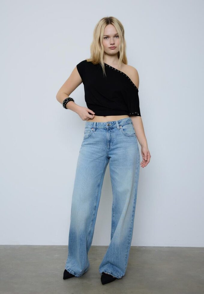 Asymmetrisches T-Shirt mit Nieten Asymmetrisches T-Shirt mit Nieten