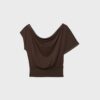 Asymmetrisches T-Shirt mit Nieten Asymmetrisches T-Shirt mit Nieten