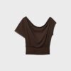 Asymmetrisches T-Shirt mit Nieten Asymmetrisches T-Shirt mit Nieten