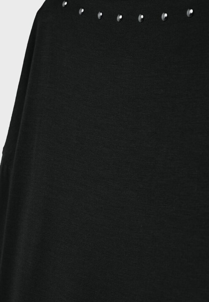 Asymmetrisches T-Shirt mit Nieten Asymmetrisches T-Shirt mit Nieten