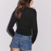 Asymmetrisches T-Shirt mit Ösen Asymmetrisches T-Shirt mit Ösen