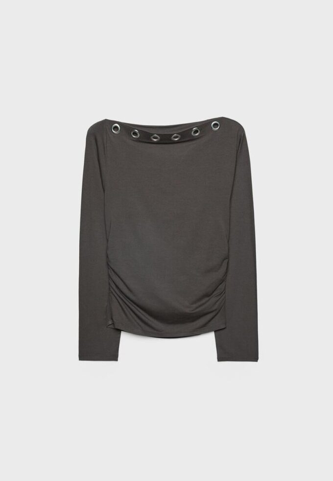 Asymmetrisches T-Shirt mit Ösen Asymmetrisches T-Shirt mit Ösen