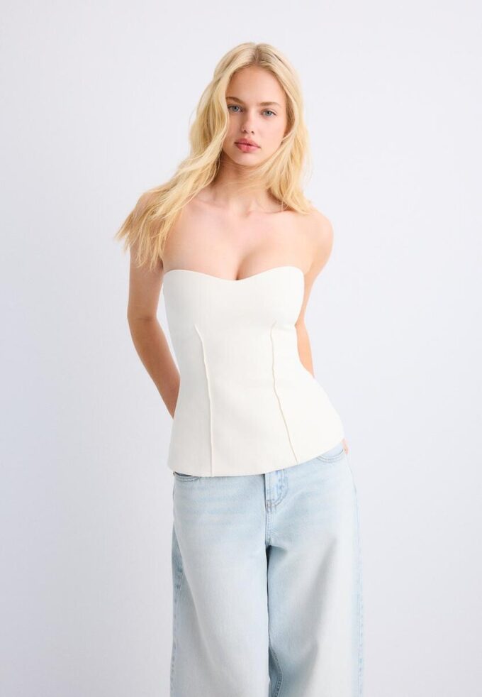 Bandeau-Oberteil mit Herzausschnitt Bandeau-Oberteil mit Herzausschnitt