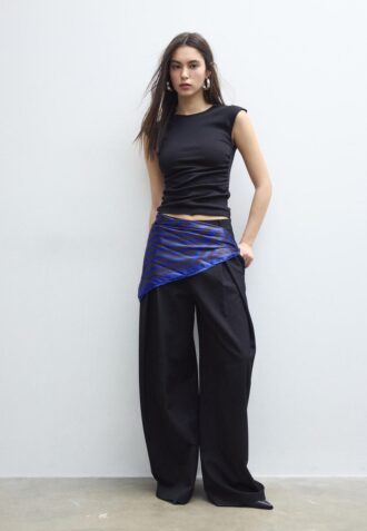 basics gerafftes figurbetontes t shirt 2 330x477 - Basics gerafftes, figurbetontes T-Shirt