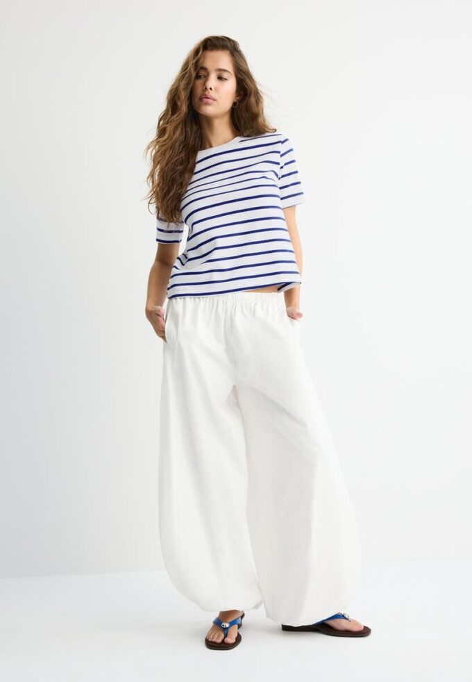 Basics Heavyweight gestreiftes T-Shirt in Regular Fit Basics Heavyweight gestreiftes T-Shirt in Regular Fit