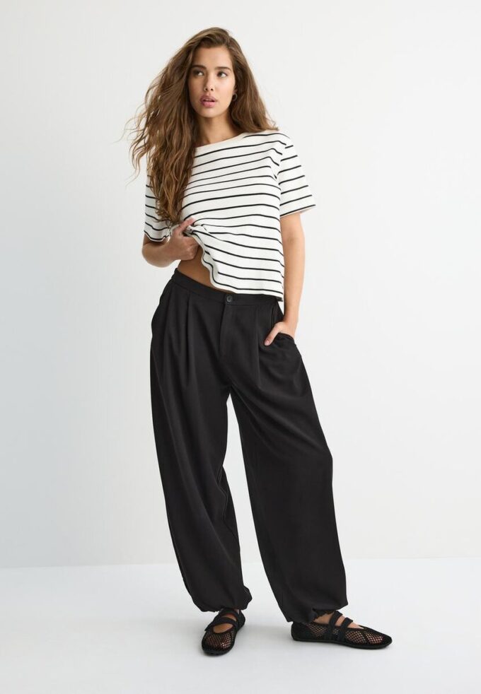 Basics Heavyweight gestreiftes T-Shirt in Regular Fit Basics Heavyweight gestreiftes T-Shirt in Regular Fit
