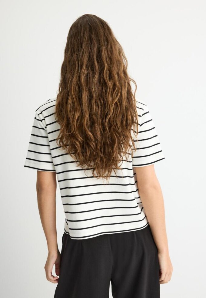 Basics Heavyweight gestreiftes T-Shirt in Regular Fit Basics Heavyweight gestreiftes T-Shirt in Regular Fit