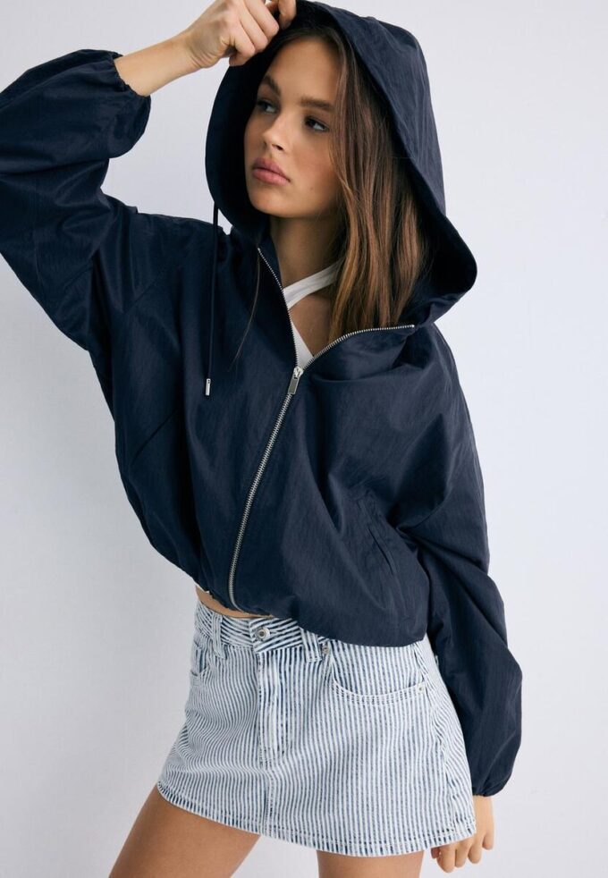 Basics-Kapuzenjacke aus Nylon Basics-Kapuzenjacke aus Nylon