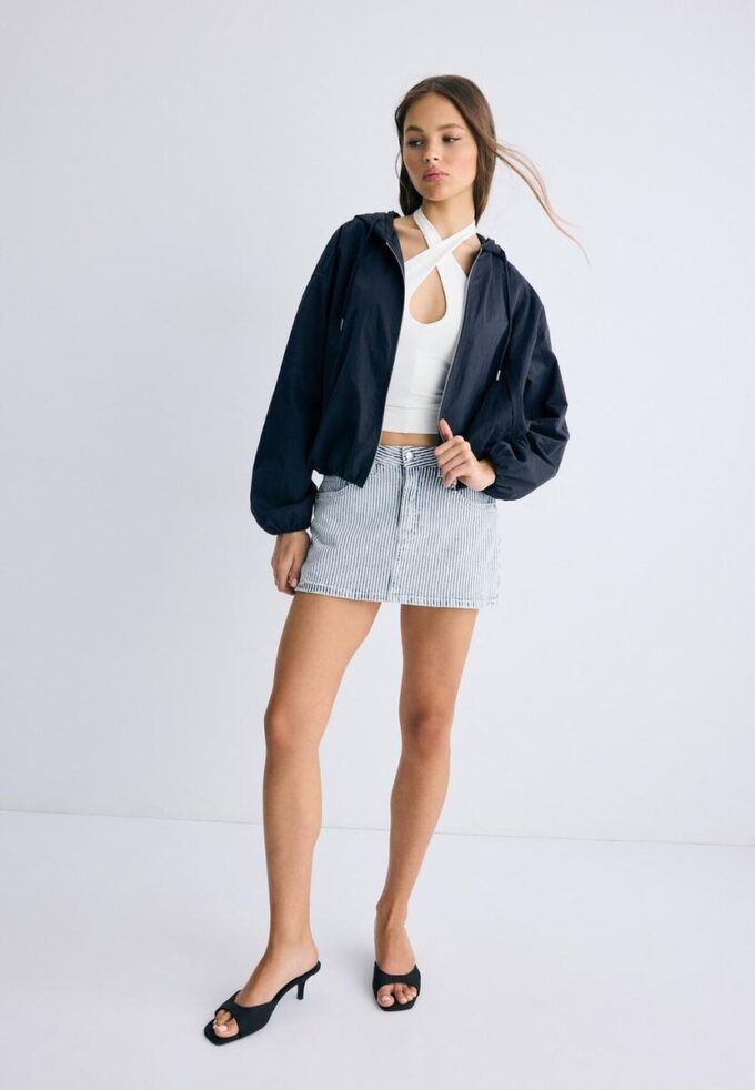 Basics-Kapuzenjacke aus Nylon Basics-Kapuzenjacke aus Nylon