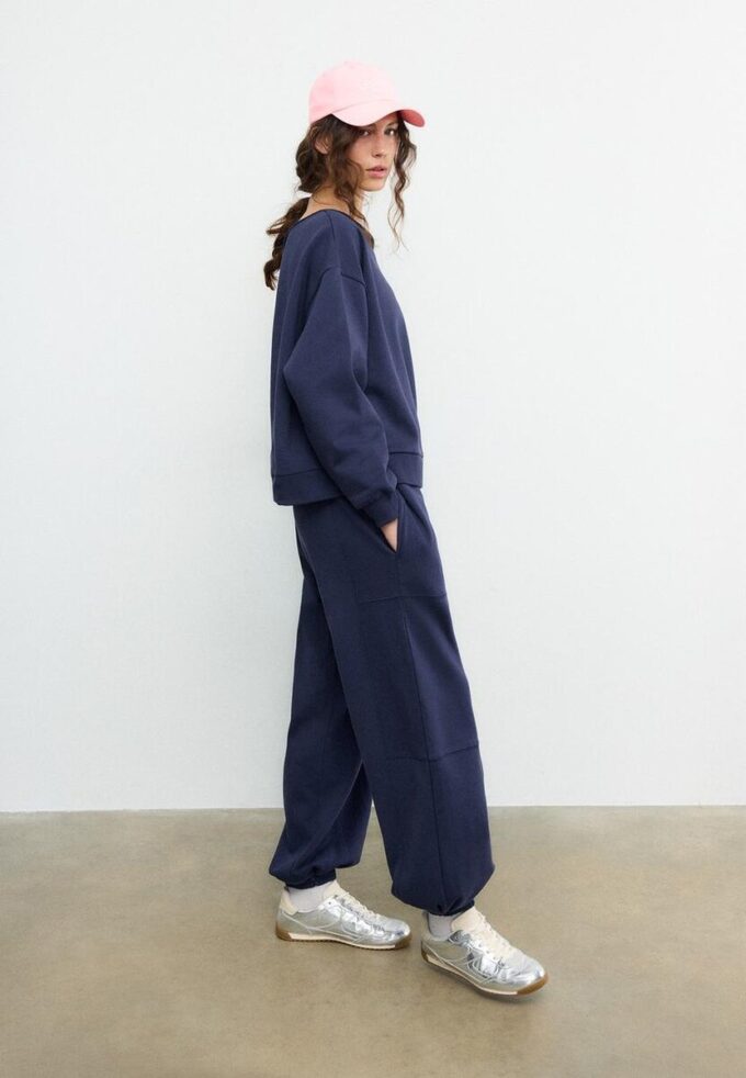Basics-Sweatshirt mit schulterfreiem Ausschnitt