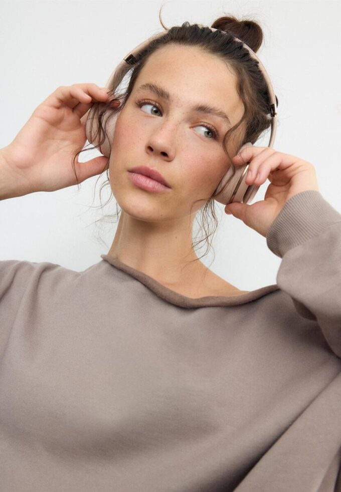 Basics-Sweatshirt mit schulterfreiem Ausschnitt