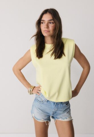 Basics-T-Shirt mit gepolsterten Schultern