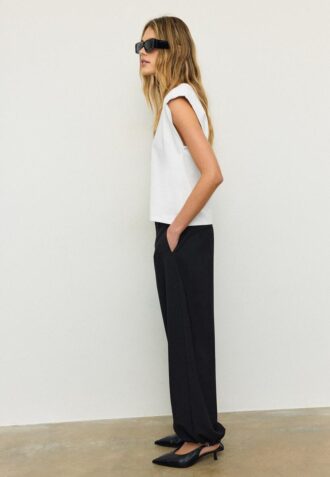 Basics-T-Shirt mit gepolsterten Schultern