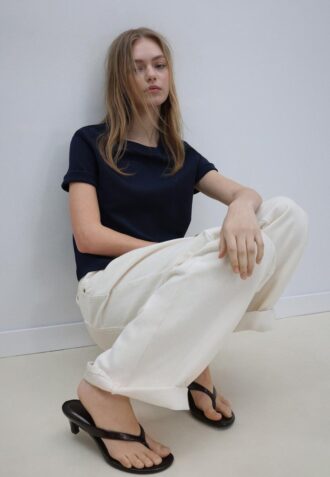 Basics-T-Shirt mit normaler Passform und schwerem Stoff